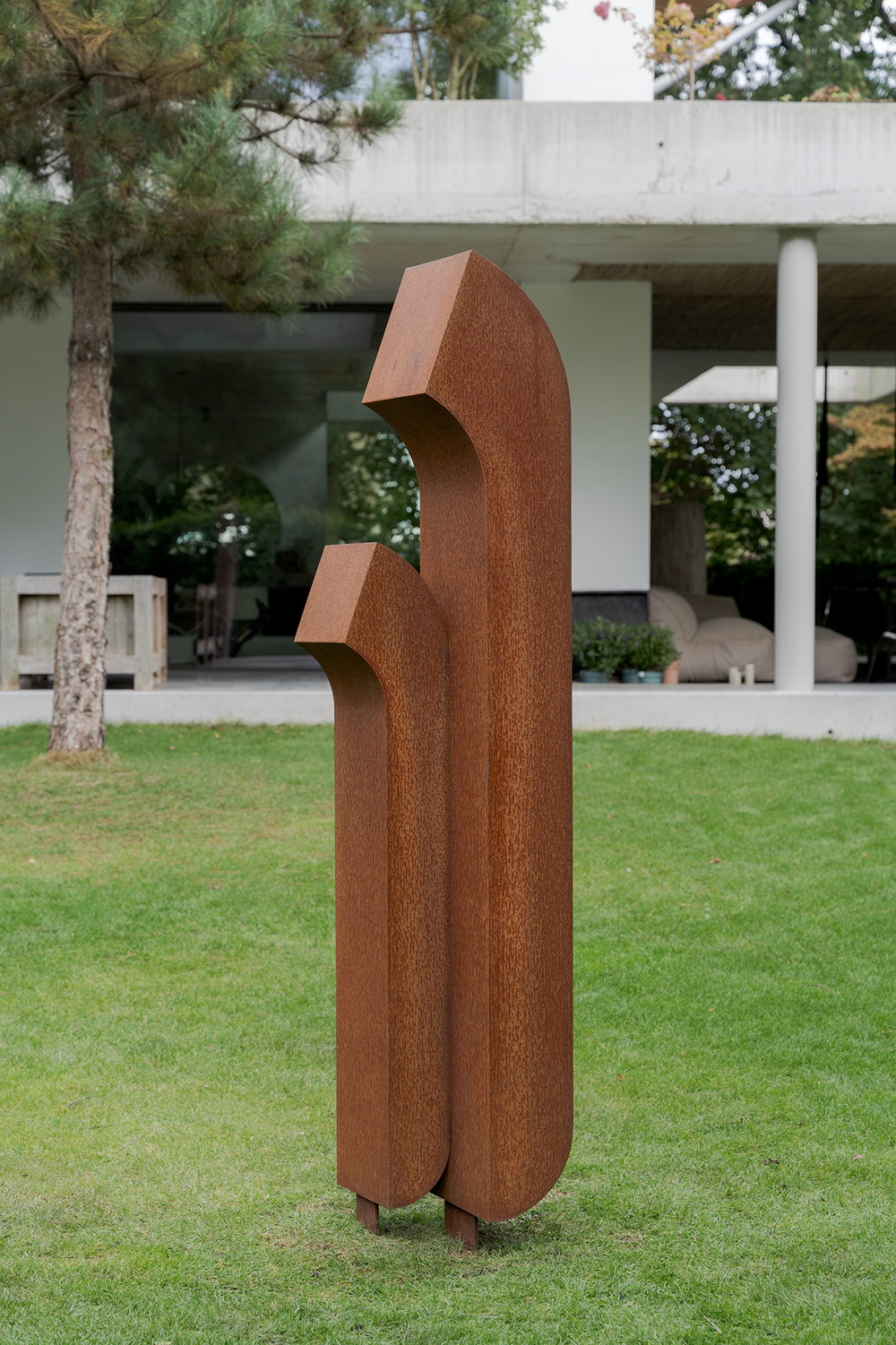 Abstract sculpture by Antoine Leclercq at Bob Manders